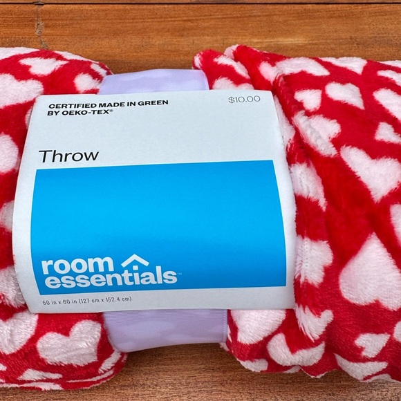 2 Room Essentials 50in x 60in Red and White Heart Throw Blanket New - Picture 3 of 5